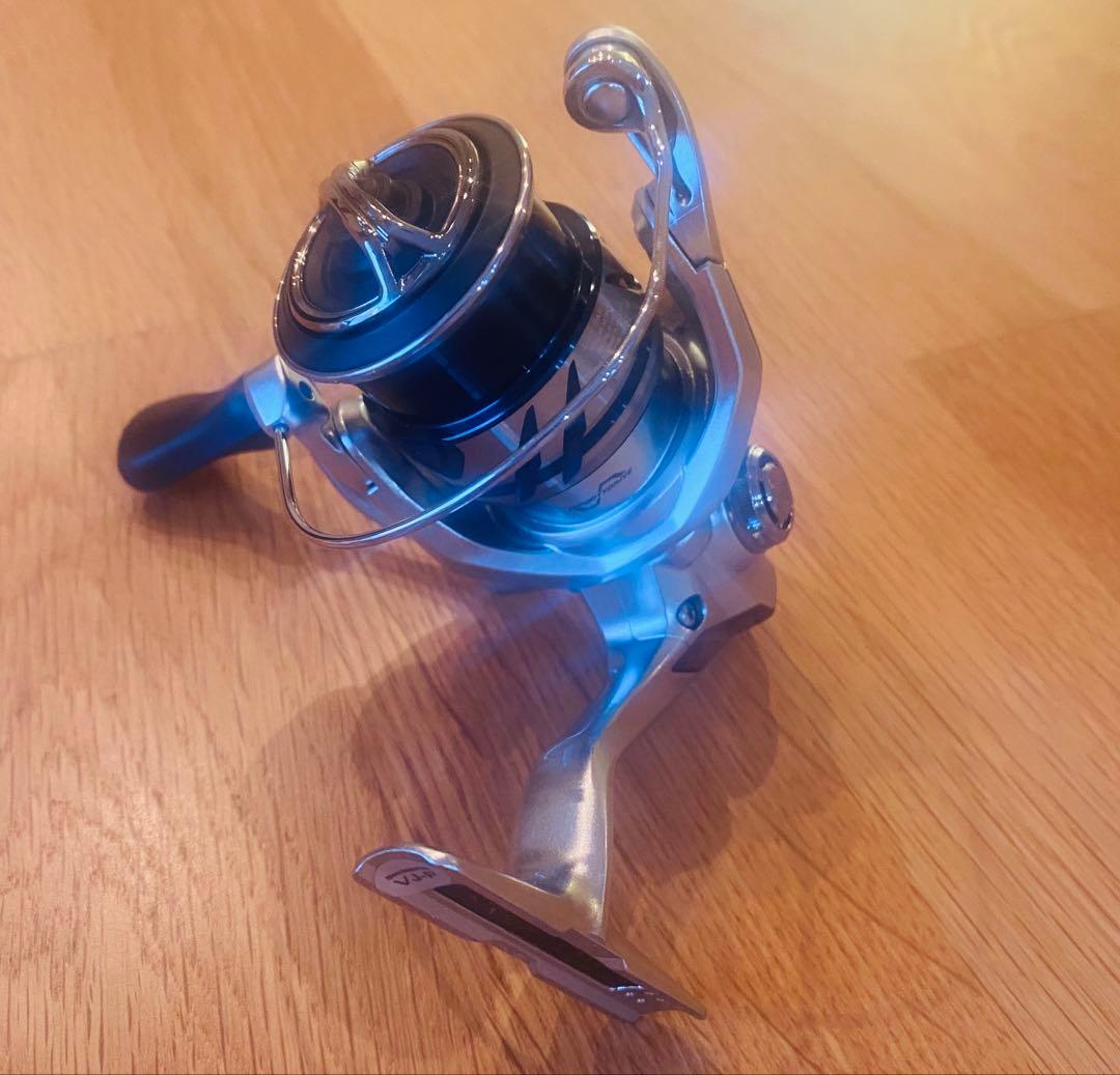 【値下げ中！】スピニングリール シマノ 23ストラディック C2000S 美品