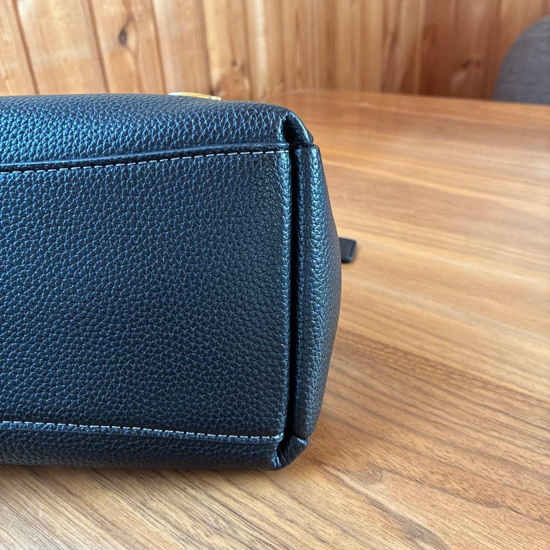 COACH レザー製黒ショルダーバッグ