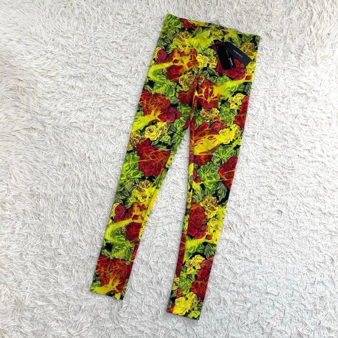 15570✨タグ付き✨ヴェルサーチ 花柄 薔薇 総柄 スパッツ レギンス M