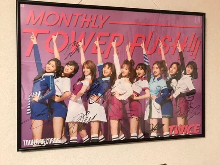 twiceサイン入りポスター