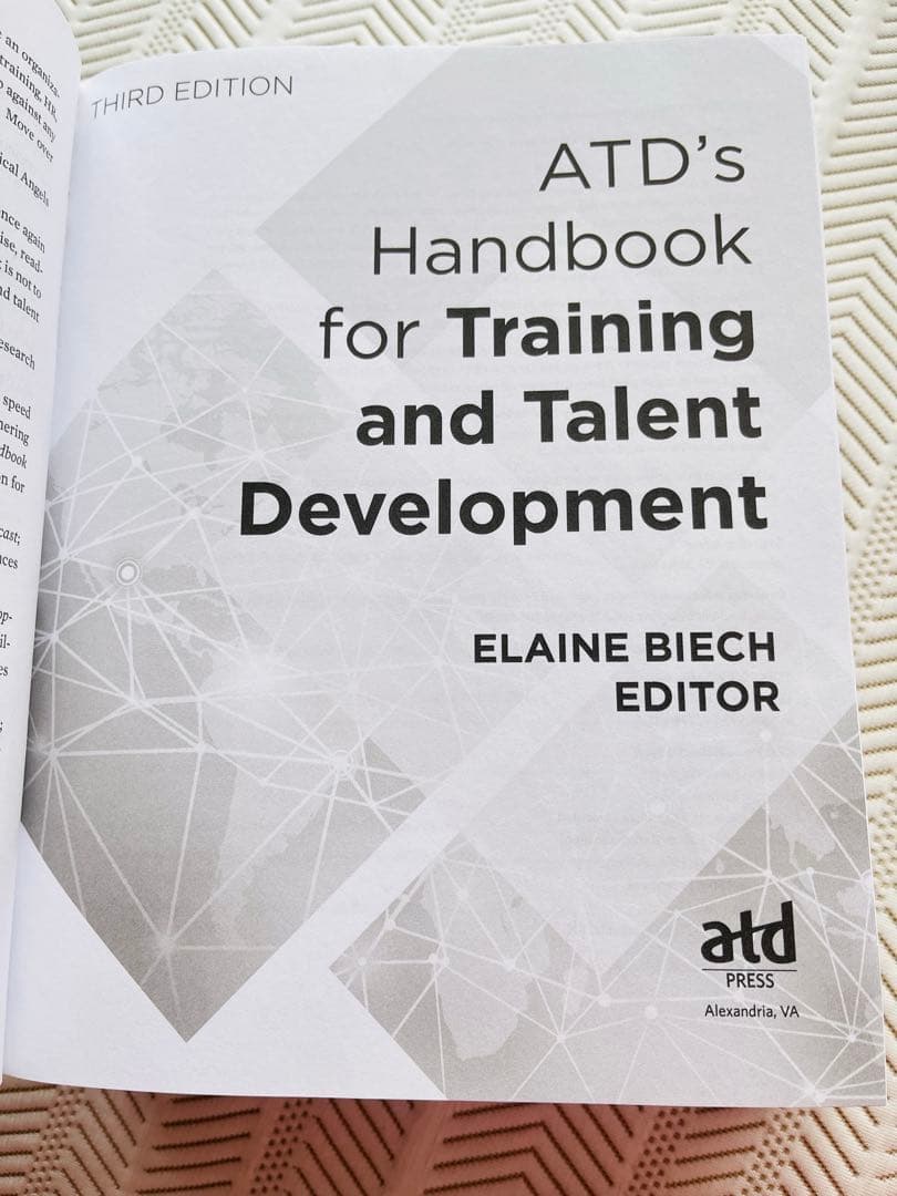 【ほぼ未使用・美品】ATD研修と人材開発ハンドブック第3版 英語版