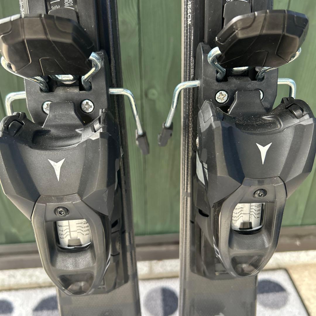 ATOMIC スキー板 ブラック レッド バインディング付き