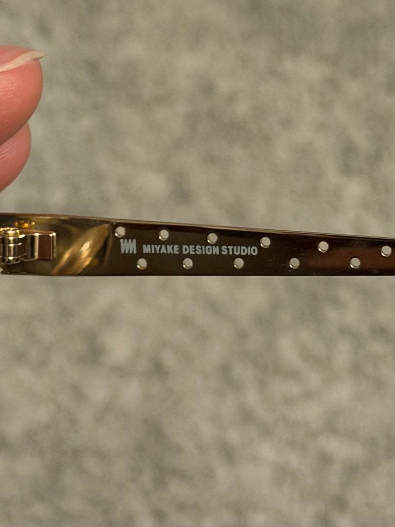 issey miyake オーバル型クリアフレームサングラス