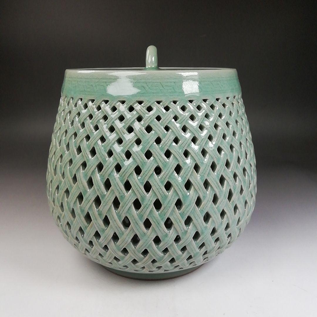 Ｗ７３　水指　『青磁透刻』『芋頭水指』『金世龍 作』　共箱　茶道具