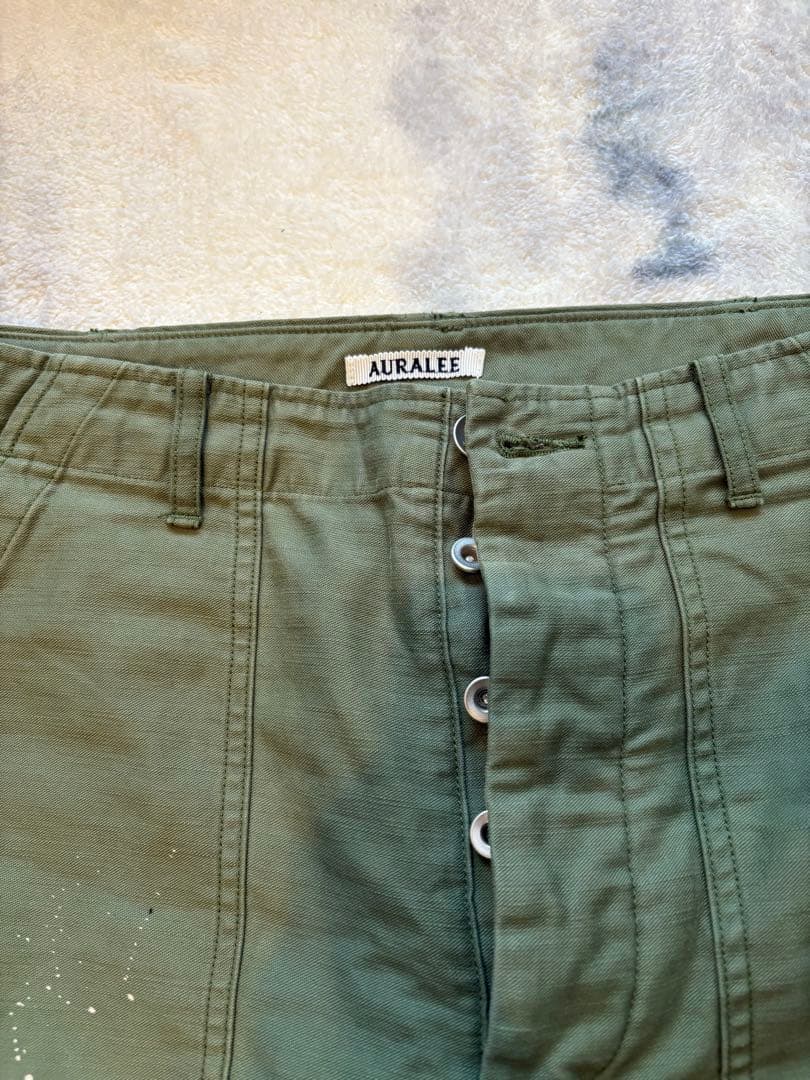 AURALEEカーキ ペインターパンツ