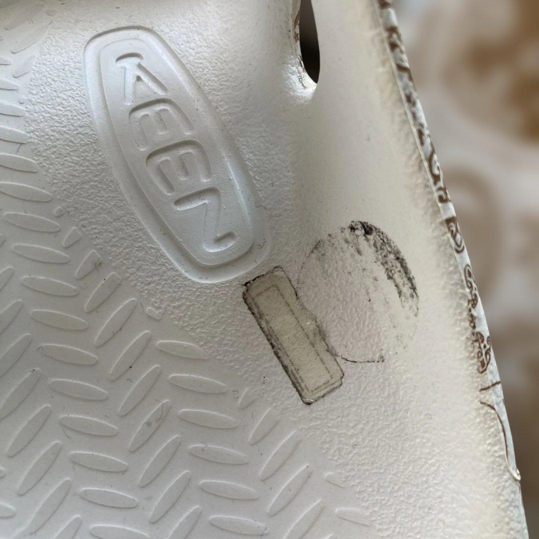 KEEN YOGUI サンダル　ペイズリー柄　ホワイト　26cm