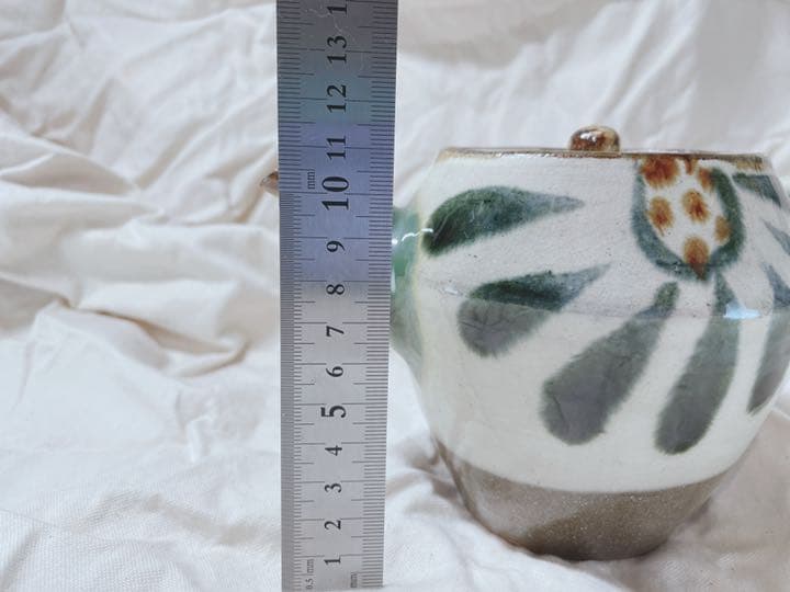 新品⭐︎沖縄　やちむん　ポット　菊紋　グリーン　白　白地