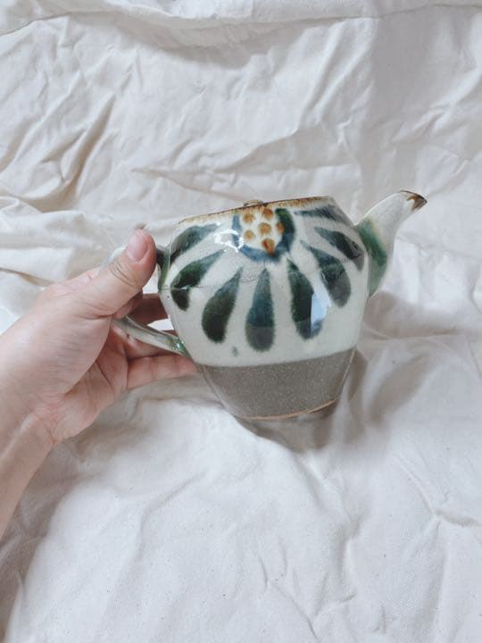 新品⭐︎沖縄　やちむん　ポット　菊紋　グリーン　白　白地