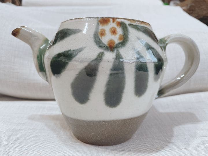 新品⭐︎沖縄　やちむん　ポット　菊紋　グリーン　白　白地