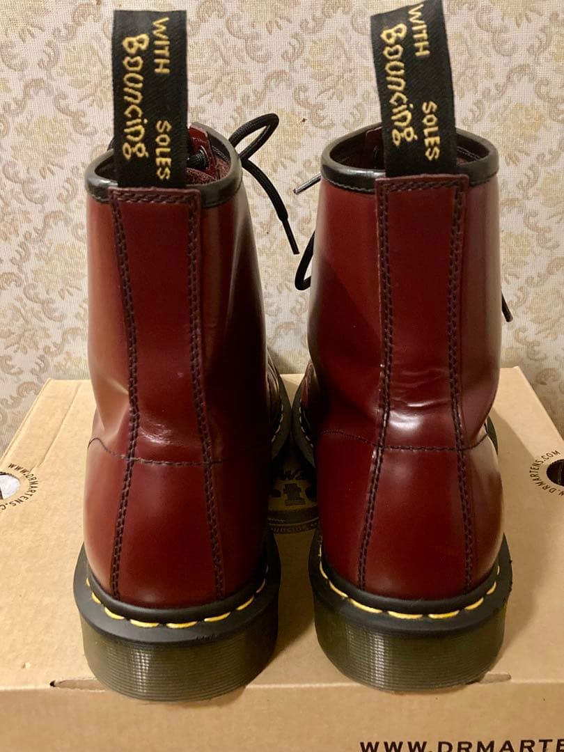 Dr. Martens チェリーレッド(UK9)8ホールブーツ
