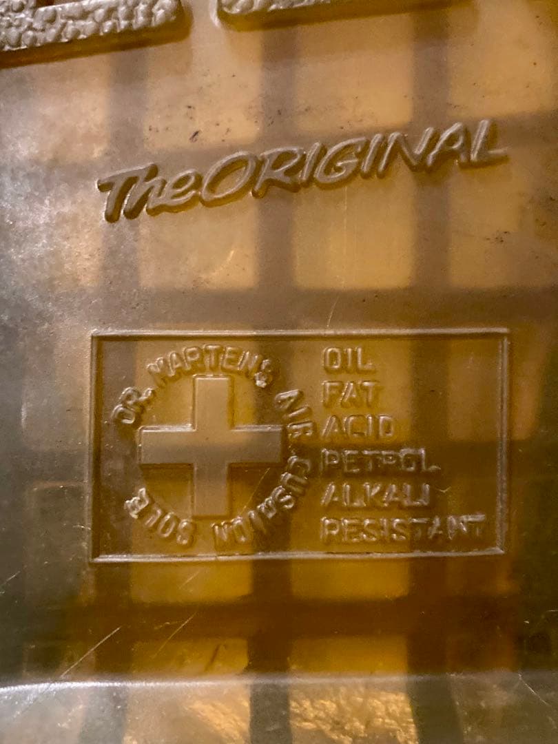 Dr. Martens チェリーレッド(UK9)8ホールブーツ