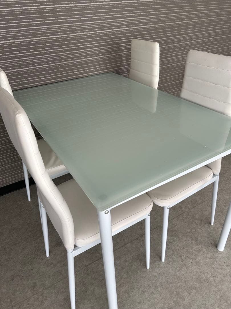 ガラス天板テーブルセット（白い椅子付き）