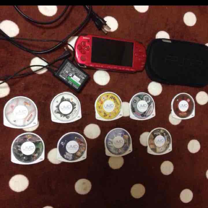 PSPとメモリーカードと充電器とカセット9個