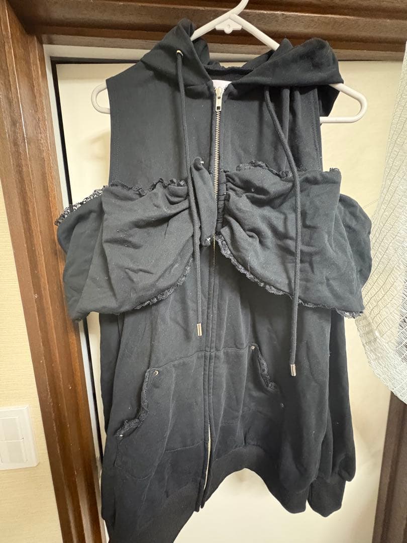 avenchumu リボン肩出しジップパーカー ブラック