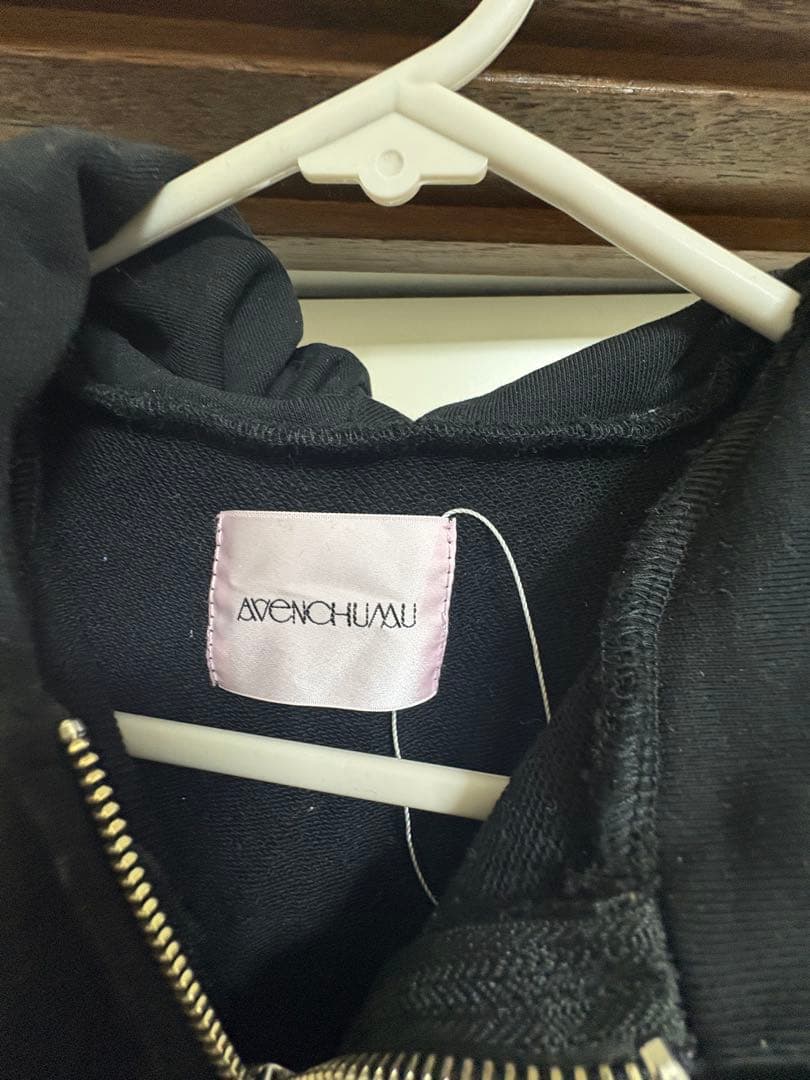 avenchumu リボン肩出しジップパーカー ブラック