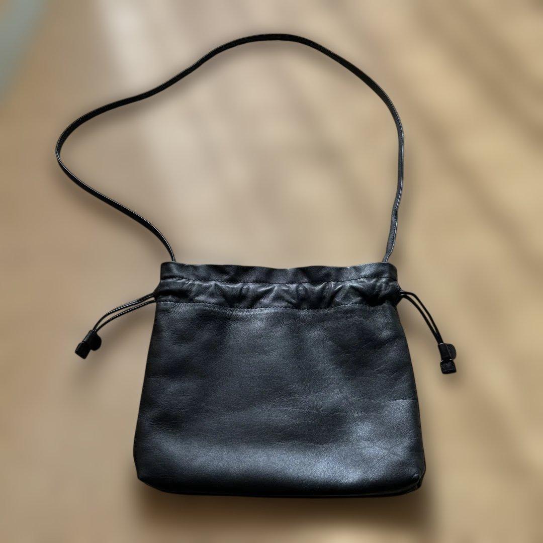 北欧暮らしの道具店　仕分け上手なレザーの巾着ポシェット