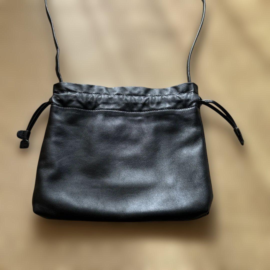 北欧暮らしの道具店　仕分け上手なレザーの巾着ポシェット