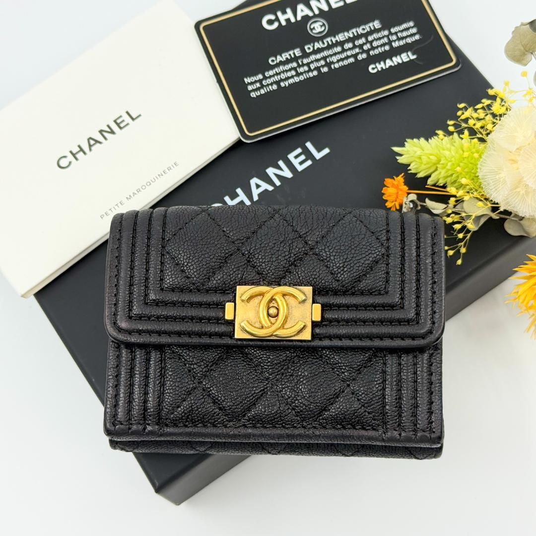 CHANEL ボーイシャネル　三つ折り財布 キャビアスキン