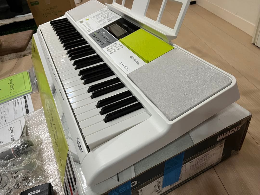 電子ピアノ　CASIO　LK-511 キーボード　光ナビゲーション