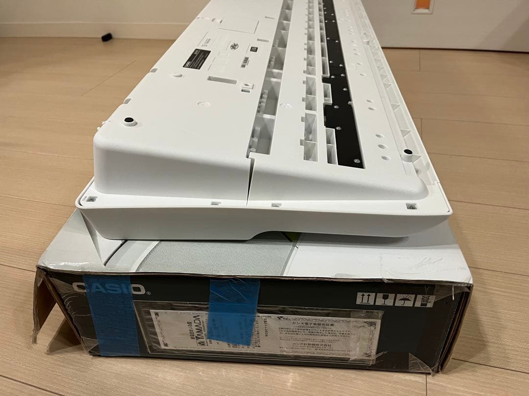 電子ピアノ　CASIO　LK-511 キーボード　光ナビゲーション