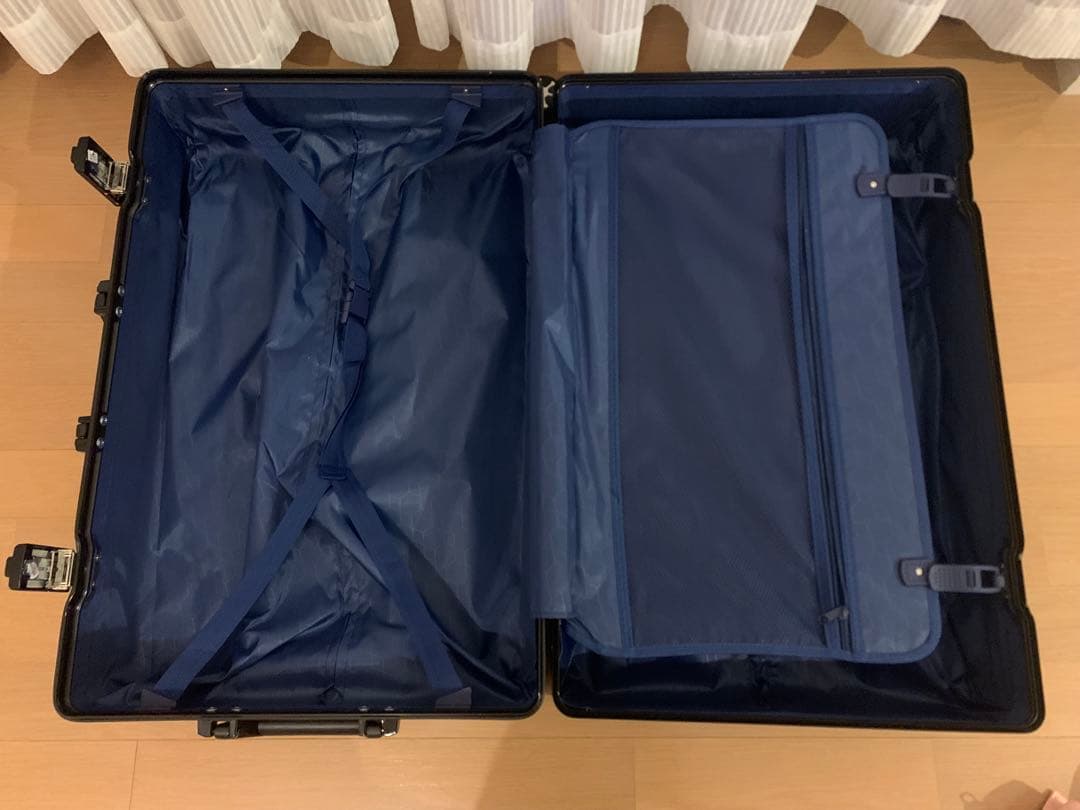 スーツケース　アルミフレーム　ブラック