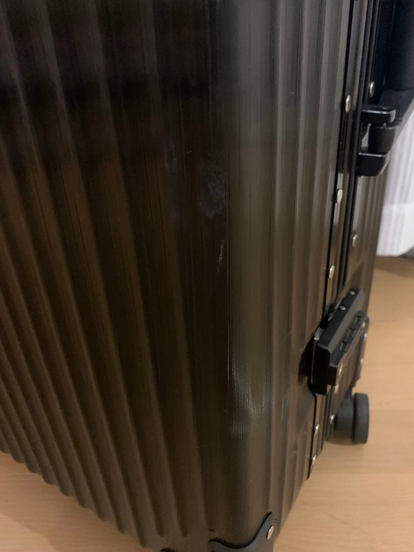 スーツケース　アルミフレーム　ブラック