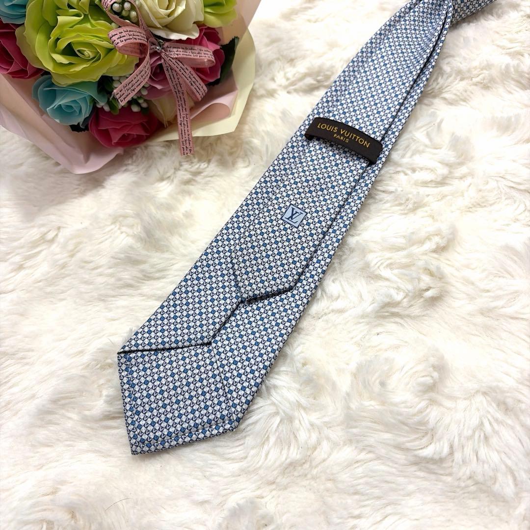 未使用 LOUIS VUITTON ルイヴィトン Vロゴ 総柄 シルクネクタイ