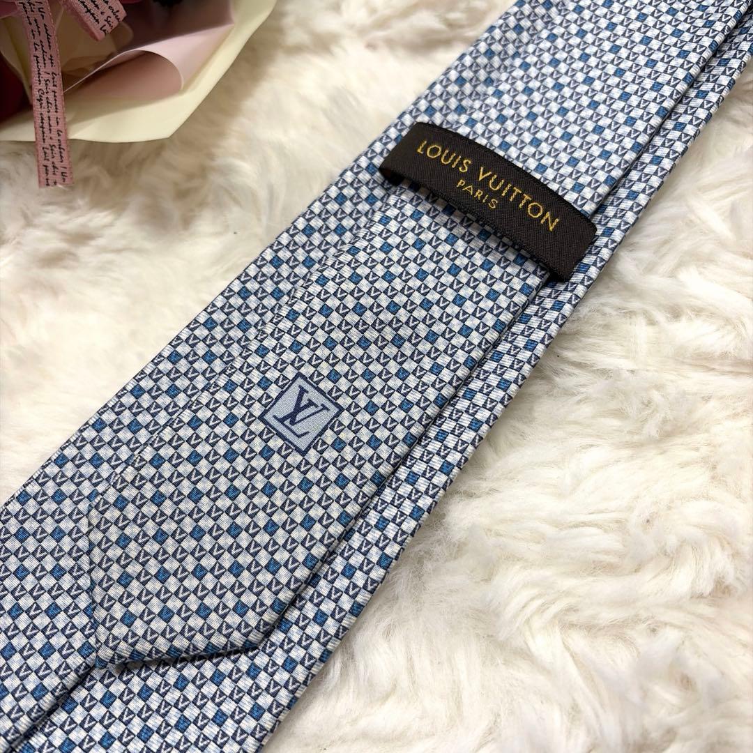 未使用 LOUIS VUITTON ルイヴィトン Vロゴ 総柄 シルクネクタイ