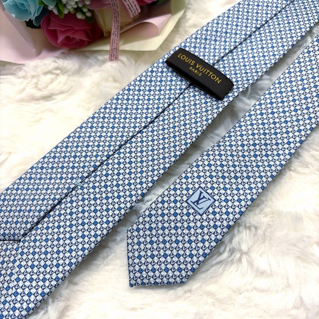未使用 LOUIS VUITTON ルイヴィトン Vロゴ 総柄 シルクネクタイ