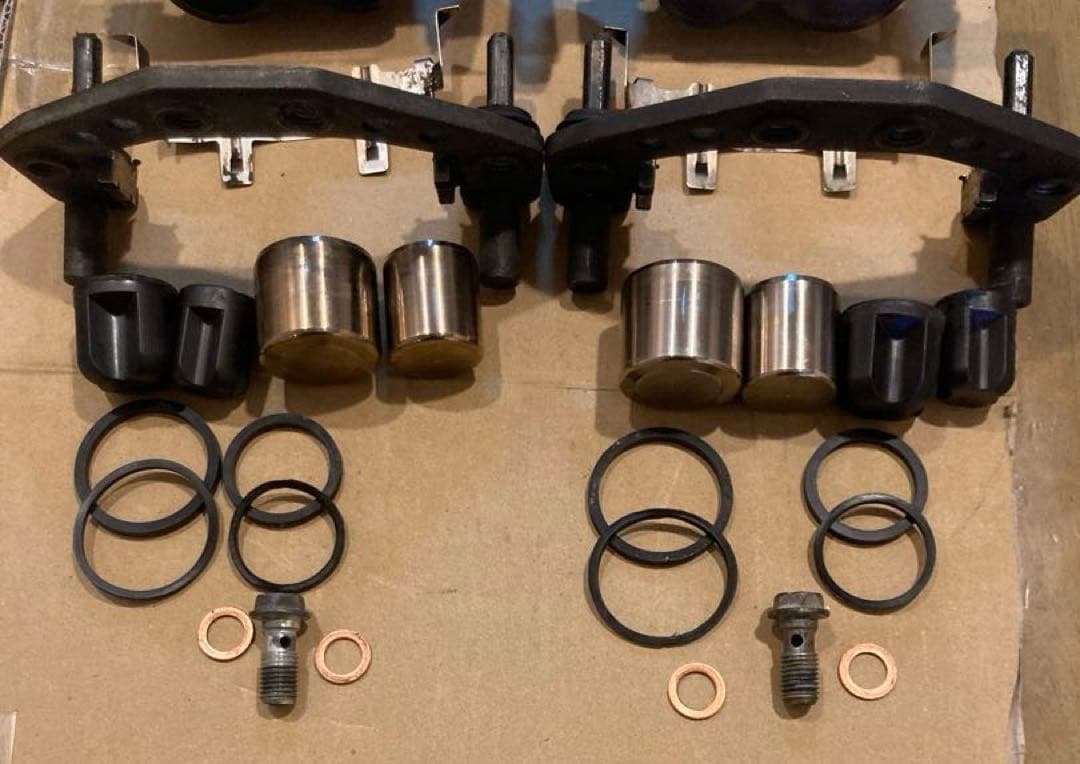 パッド新品　オーバーホール済 ゼファー400 750 フロントキャリパー OH