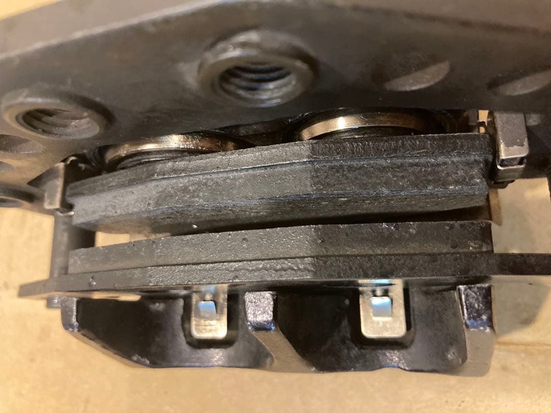 パッド新品　オーバーホール済 ゼファー400 750 フロントキャリパー OH