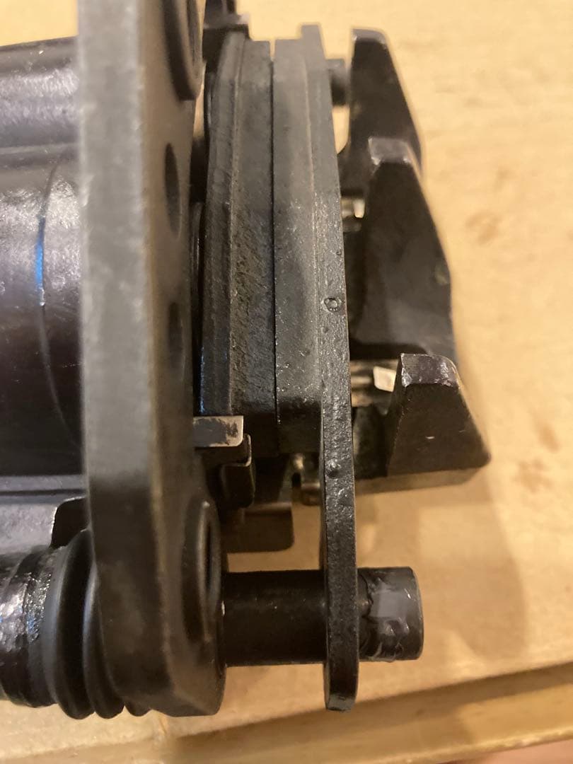 パッド新品　オーバーホール済 ゼファー400 750 フロントキャリパー OH