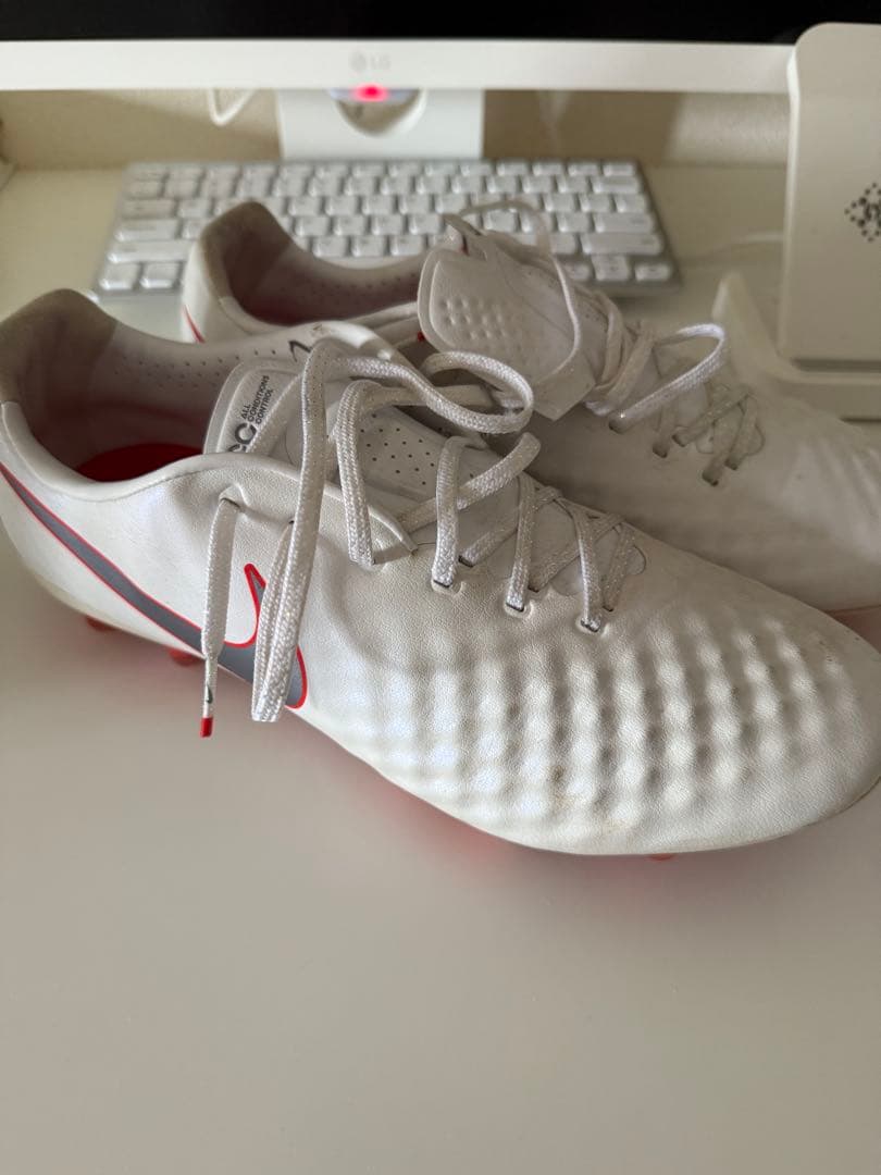 【本日限定価格】マジスタ　サッカースパイク　26