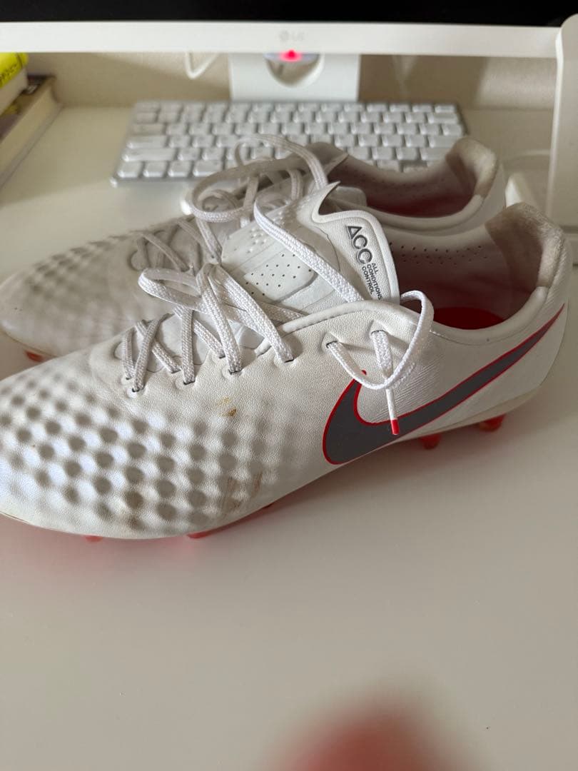 【本日限定価格】マジスタ　サッカースパイク　26