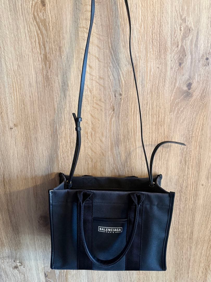 BALENCIAGA ハードウェアブラック トートバッグ　キャンバス