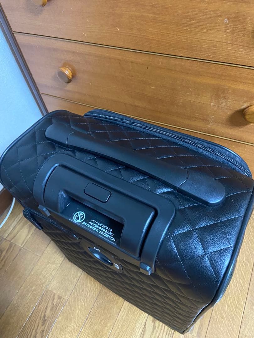 極美品マダムヒロコキルティング加工キャリーケースリアンブラック