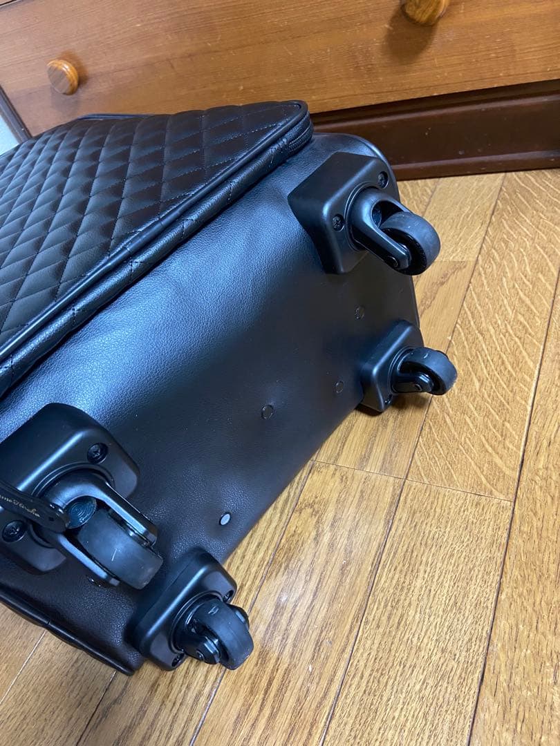 極美品マダムヒロコキルティング加工キャリーケースリアンブラック