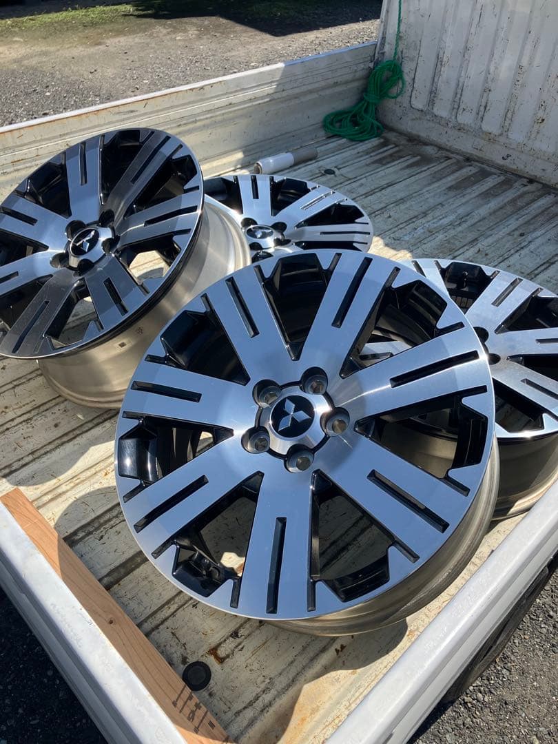 デリカd5現行18インチ シルバー ブラック ホイール 4本セット