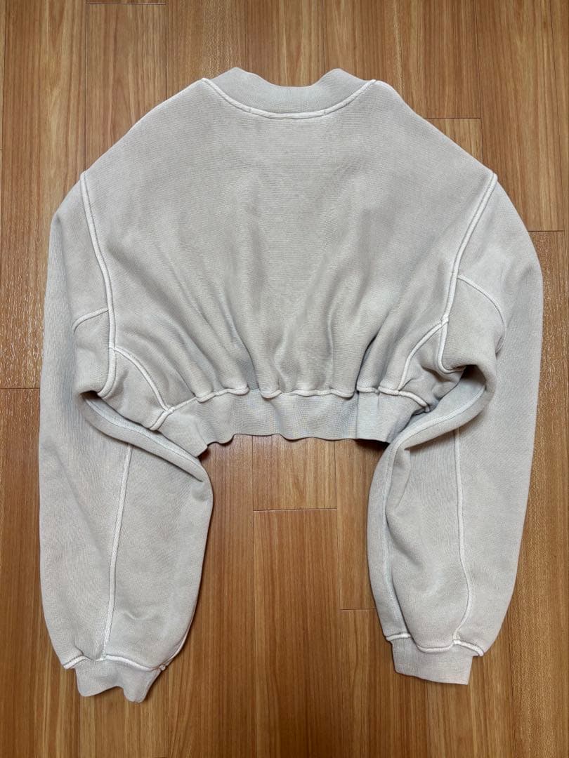 ロゴ刺繍 Vネック クロップドスウェット