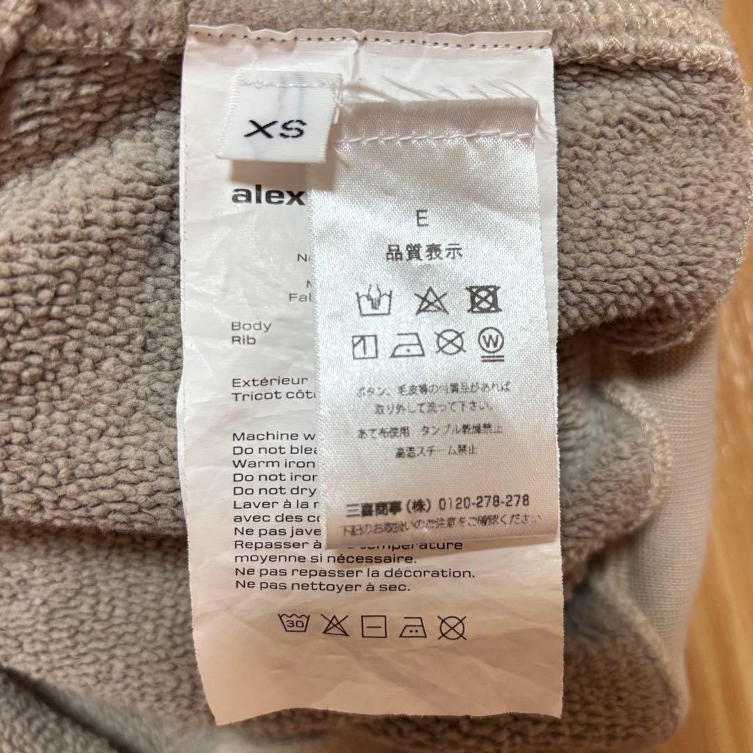 ロゴ刺繍 Vネック クロップドスウェット