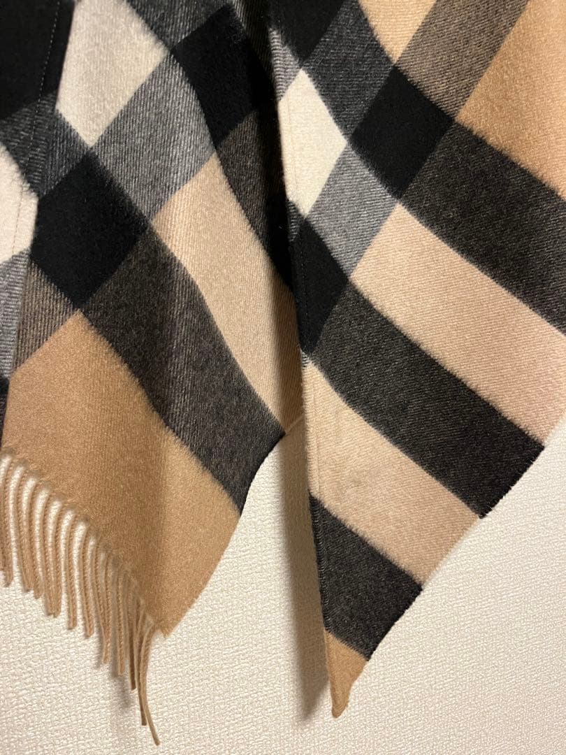 バーバリー マフラー カシミア100％　三角スカーフ　ポンチョ　未使用に近い