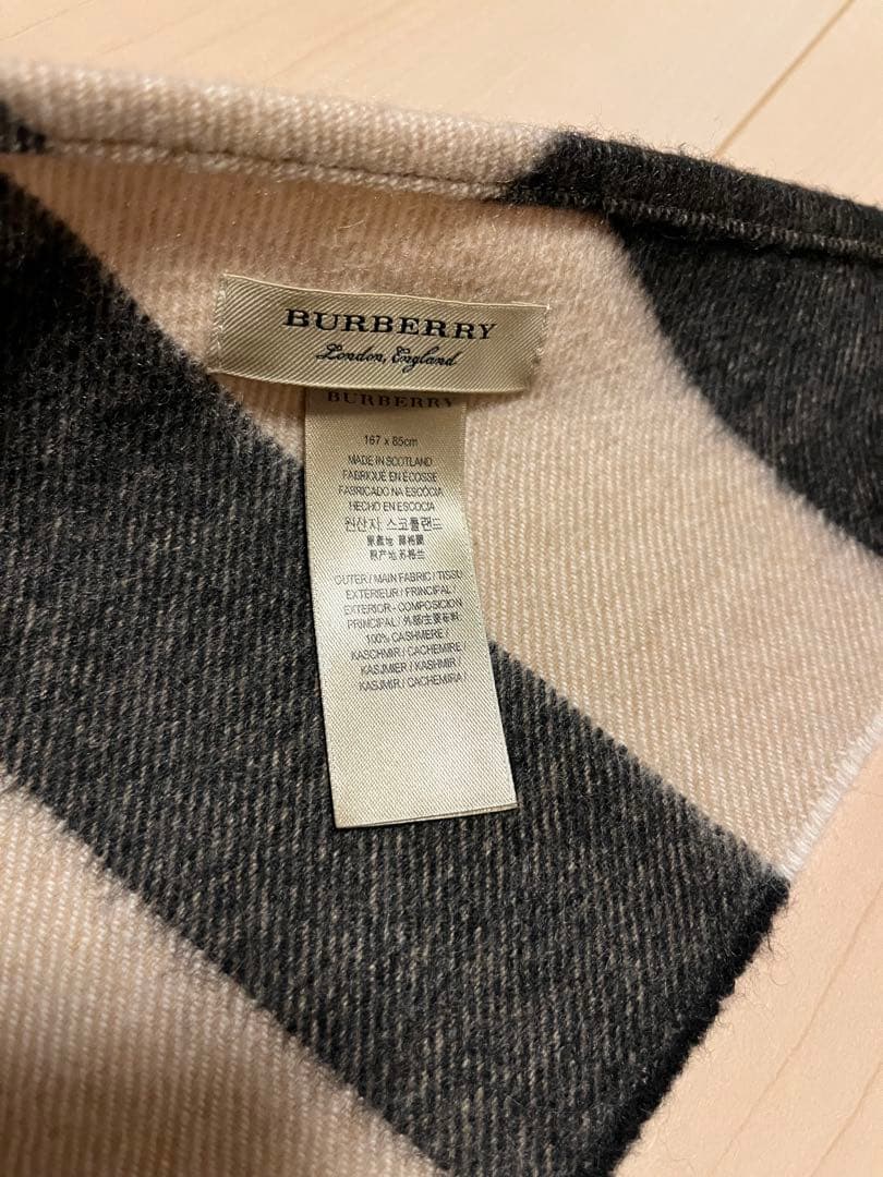バーバリー マフラー カシミア100％　三角スカーフ　ポンチョ　未使用に近い