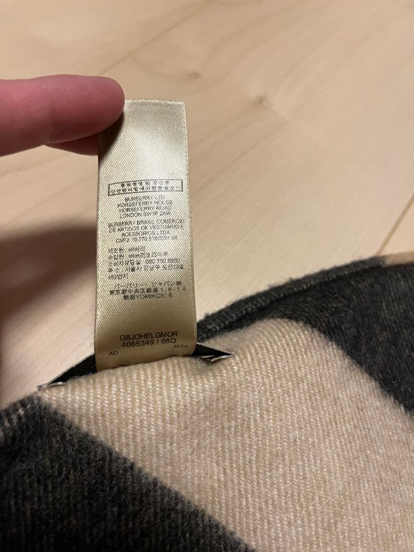 バーバリー マフラー カシミア100％　三角スカーフ　ポンチョ　未使用に近い