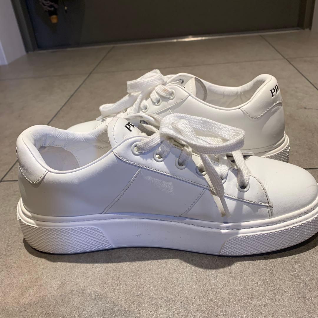 PRADA ホワイトスニーカー　37サイズ（23.5センチ）　箱あり