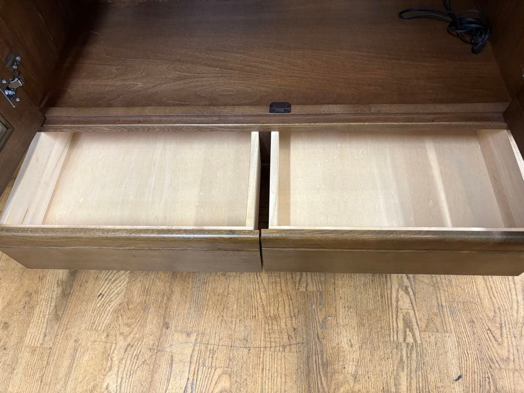 M009 カリモク　サイドボード　リビングボード　キャビネット　幅1800ｍｍ