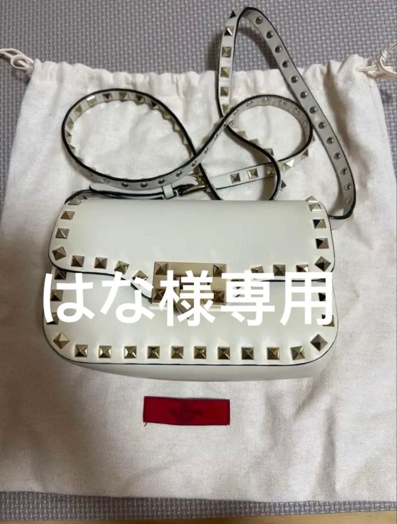 はなVALENTINO スタッズ付きアイボリーショルダーバッグ