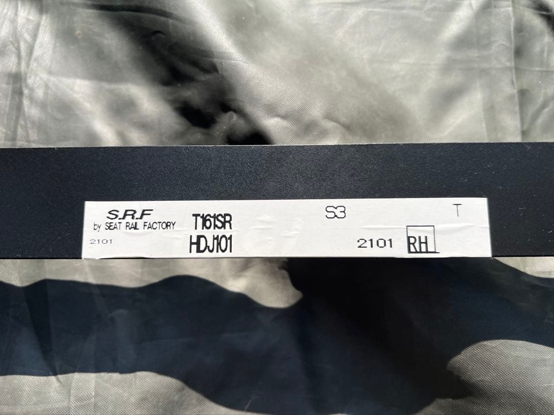 ランクル100用シートレール左右セット