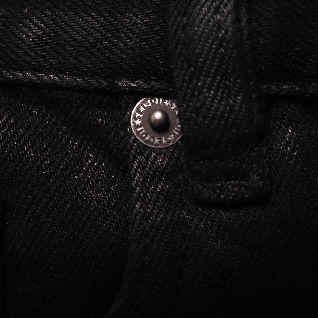 24年製 DIESEL de-sire Shorts Coated Denim