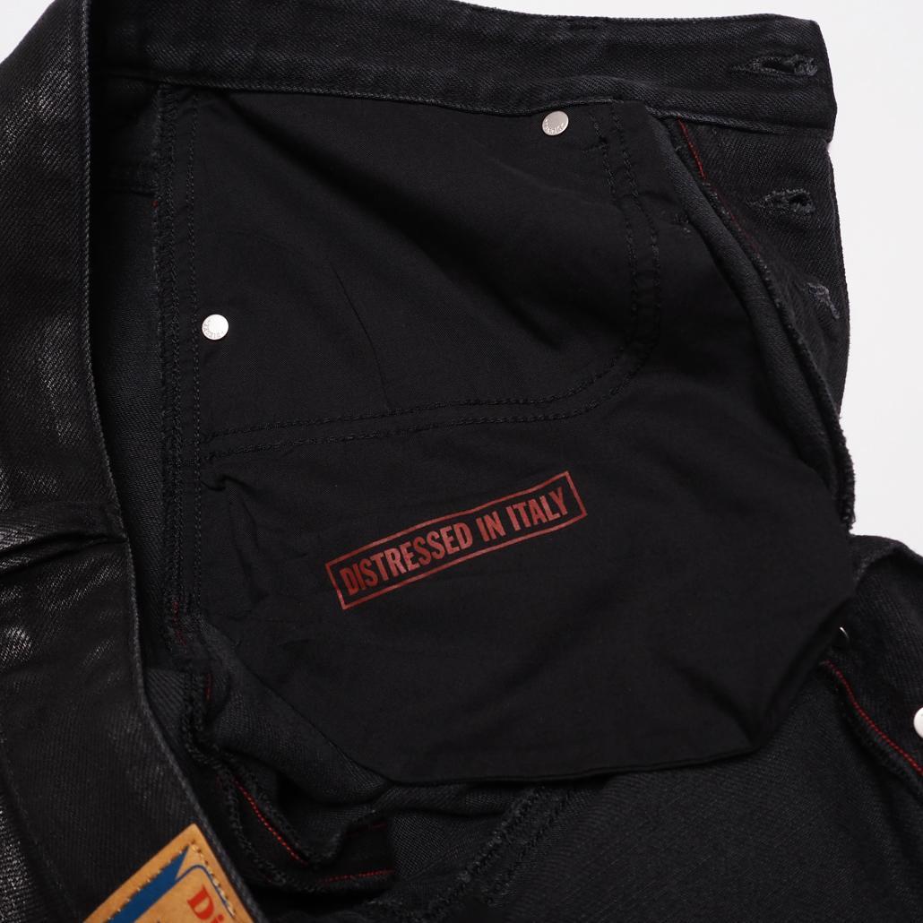 24年製 DIESEL de-sire Shorts Coated Denim