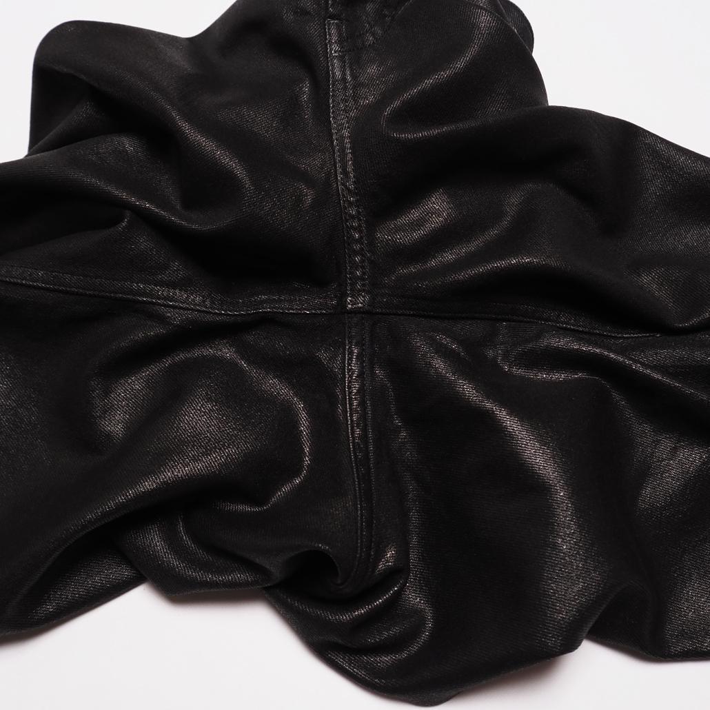 24年製 DIESEL de-sire Shorts Coated Denim